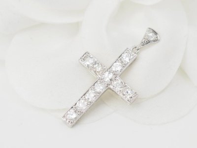 Pendentif croix en platine et diamants