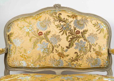 Canapé d’époque Louis XV en Hêtre Laqué estampillé par Jean-Baptiste Delaunay, Vers 1770