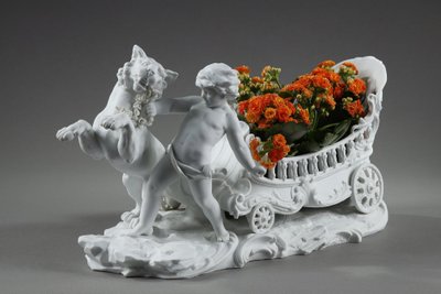 Corbeille à décor de putto et félin, manufacture Richard Eckert & Co