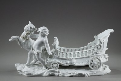 Corbeille à décor de putto et félin, manufacture Richard Eckert & Co