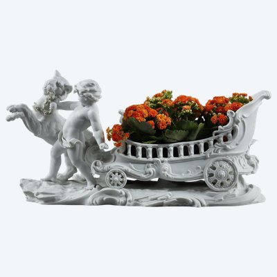 Corbeille à décor de putto et félin, manufacture Richard Eckert & Co
