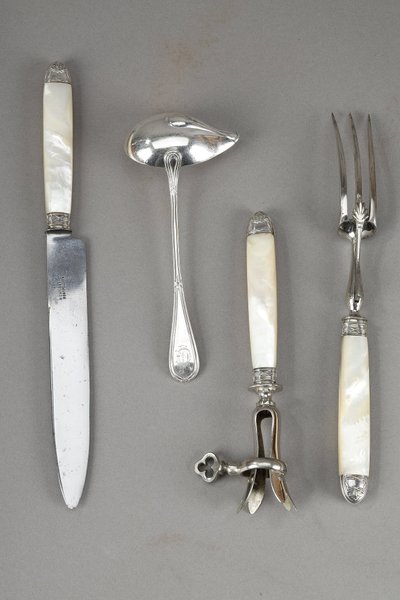 IMPORTANT SILVER AND Mother-of-pearl FLATWARE , IN ORIGINAL CASE. TÉTARD FRÈRES.