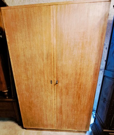 Meuble de métier avec 22 tiroirs et deux miroirs intérieur