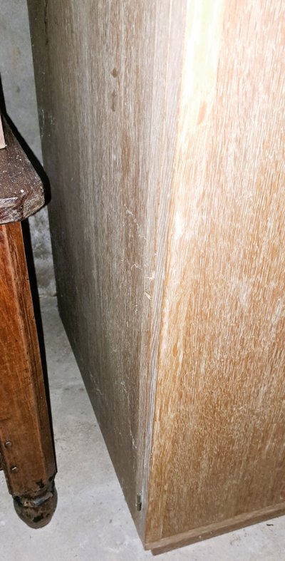 Meuble de métier avec 22 tiroirs et deux miroirs intérieur