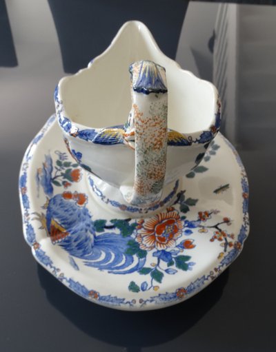 Gien factory. Earthenware sauce boat, Rooster and Peony model. Stamp from the 1930s-1960s.