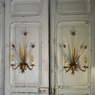 Paar Wandleuchter aus vergoldetem Metall in Form einer Weizenähre, Mitte des 20. Jahrhunderts
