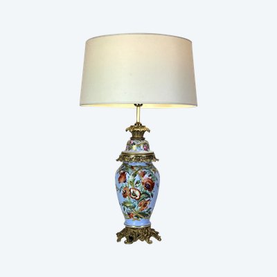 GRANDE LAMPE ANCIENNE EN PORCELAINE DE PARIS A 3 DECORS FLORAUX ORNÉE DE BRONZE