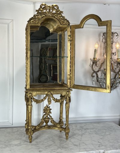 PICCOLA VETRINA XIX SECOLO SU PIEDI IN LEGNO INTAGLIATO E DORATO IN STILE LUIGI XV