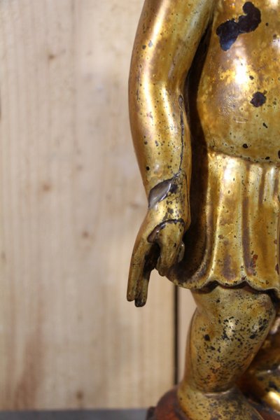 Buddha bambino in legno dorato, Cina, Vietnam, fine del XIX secolo