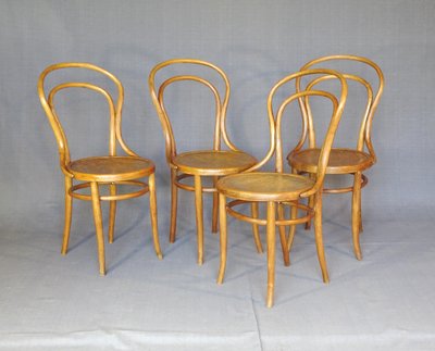 Set of 4 bistro chairs by Kohn No. 30 with wooden seats, circa 1910, no. Thonet