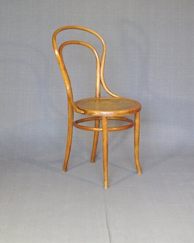 Set of 4 bistro chairs by Kohn No. 30 with wooden seats, circa 1910, no. Thonet