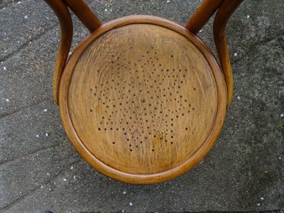 Set of 4 bistro chairs by Kohn No. 30 with wooden seats, circa 1910, no. Thonet