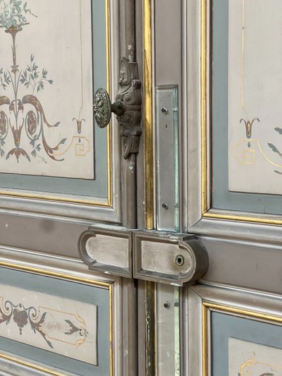 Set di porte doppie con telaio e traverso