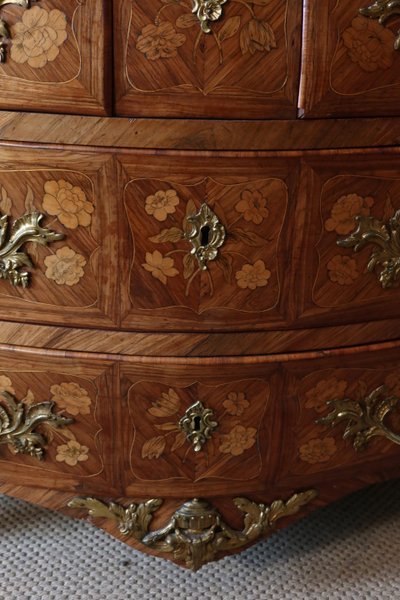 Commode Louis XV marqueterie de fleurs