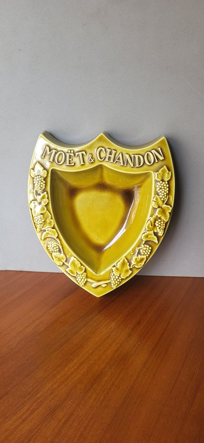 Tasca vuota pubblicità Moët & Chandon