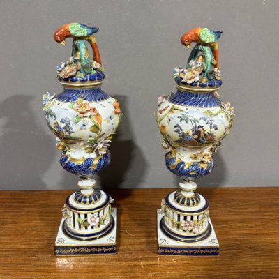 Paire de vases anciens en porcelaine de Sèvres, XIXe siècle
