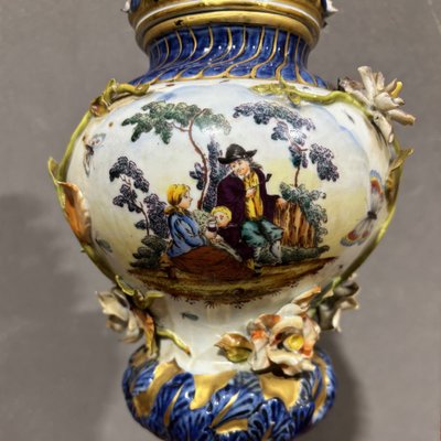 Paire de vases anciens en porcelaine de Sèvres, XIXe siècle
