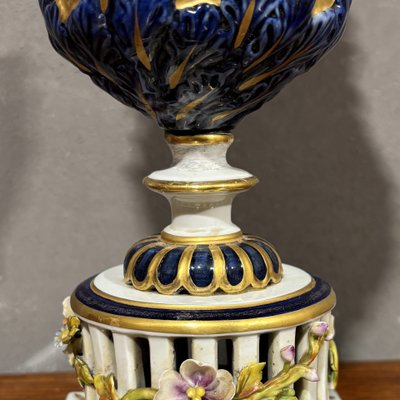 Paire de vases anciens en porcelaine de Sèvres, XIXe siècle