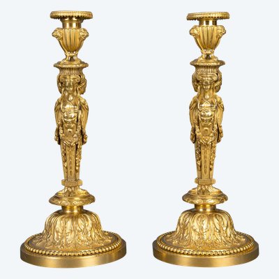 Da Dugourc e Rémond, coppia di candelieri in bronzo dorato in stile Luigi XVI con candelieri da donna