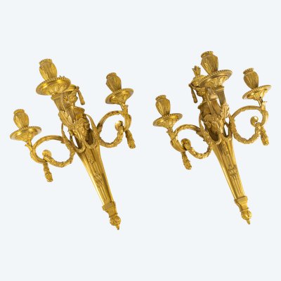 Large Pair of Louis XVI Wall Lights with Rams in Chiseled and Gilded Bronze, circa 1770
