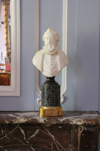 Coppia di busti in marmo raffiguranti Carlo I, re d'Inghilterra, ed Enrico IV, re di Francia