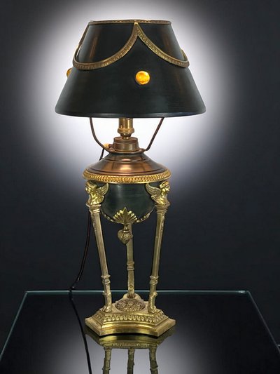 ANTIQUE EMPIRE STYLE LAMP IN BRONZE AND BRASS WITH DECORATED SHEET METAL LAMPSHADE