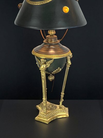 ANTIQUE EMPIRE STYLE LAMP IN BRONZE AND BRASS WITH DECORATED SHEET METAL LAMPSHADE