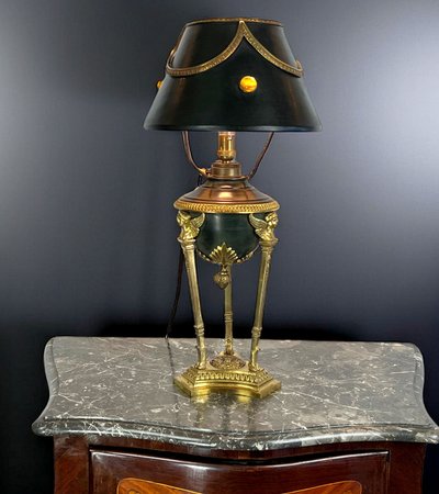 ANTIQUE EMPIRE STYLE LAMP IN BRONZE AND BRASS WITH DECORATED SHEET METAL LAMPSHADE
