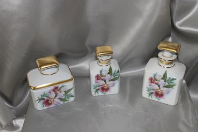 Set da toilette in porcellana di Limoges con decoro a iris firmato René Caire, anni '50