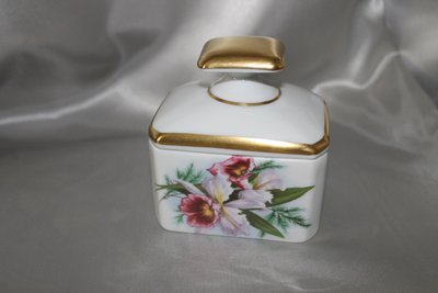 Set da toilette in porcellana di Limoges con decoro a iris firmato René Caire, anni '50