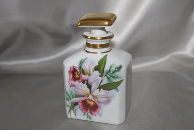 Set da toilette in porcellana di Limoges con decoro a iris firmato René Caire, anni '50
