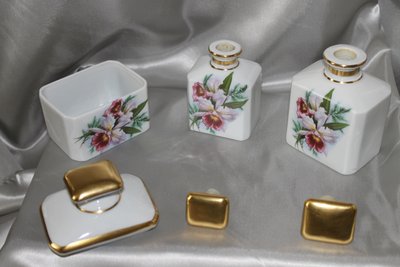 Set da toilette in porcellana di Limoges con decoro a iris firmato René Caire, anni '50