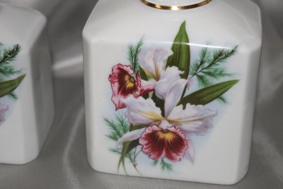 Set da toilette in porcellana di Limoges con decoro a iris firmato René Caire, anni '50