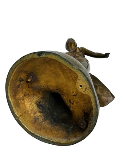 Gustavo Obiols Figura in bronzo, donna nuda