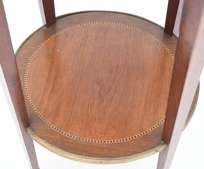 Pedestal table