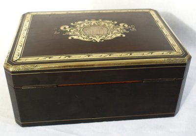 Large Napoleon III jewelry box / cassette in brass and mother-of-pearl marquetry