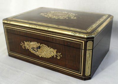 Large Napoleon III jewelry box / cassette in brass and mother-of-pearl marquetry