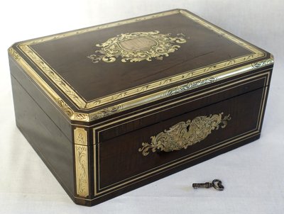 Large Napoleon III jewelry box / cassette in brass and mother-of-pearl marquetry