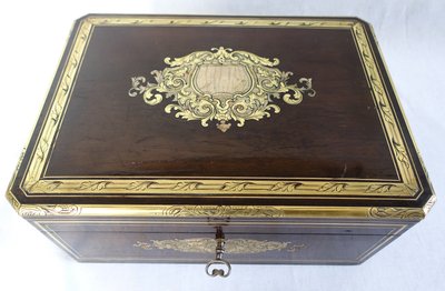Large Napoleon III jewelry box / cassette in brass and mother-of-pearl marquetry
