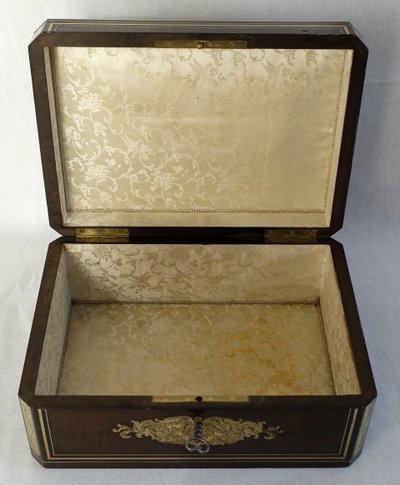 Large Napoleon III jewelry box / cassette in brass and mother-of-pearl marquetry
