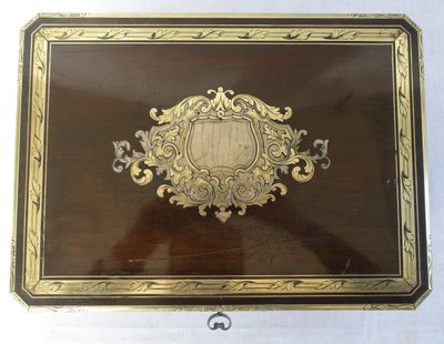 Large Napoleon III jewelry box / cassette in brass and mother-of-pearl marquetry