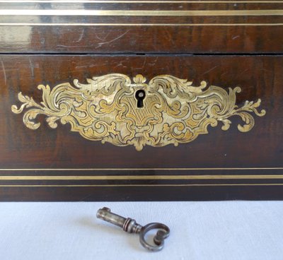 Large Napoleon III jewelry box / cassette in brass and mother-of-pearl marquetry