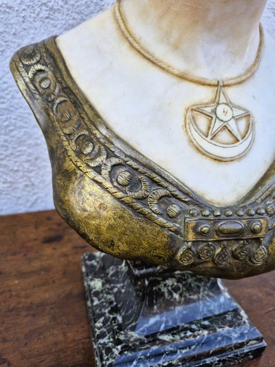 Charny, Busto di donna orientale in marmo, fine XIX-inizio XX secolo