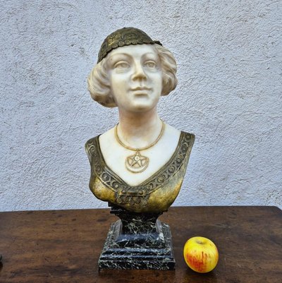 Charny, Busto di donna orientale in marmo, fine XIX-inizio XX secolo