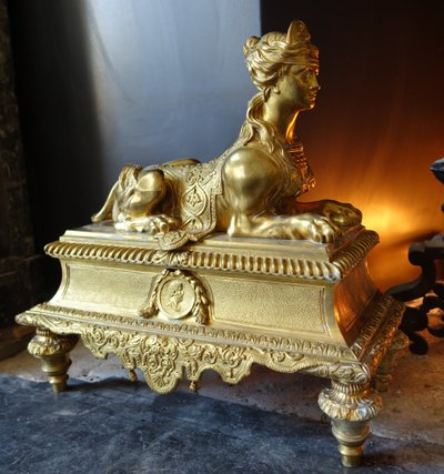 Pair of monumental andirons with Sphinxes, chiseled and gilded bronze - Regency style, Napoleon III period