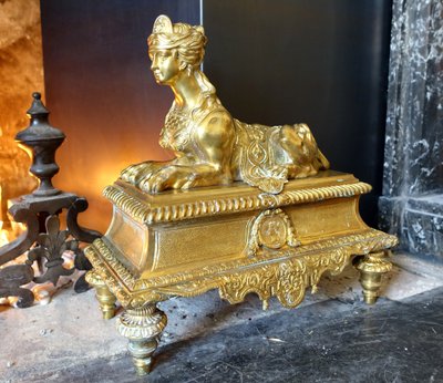 Pair of monumental andirons with Sphinxes, chiseled and gilded bronze - Regency style, Napoleon III period