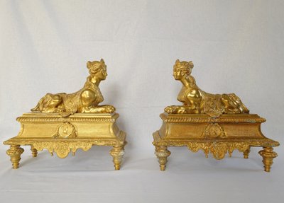 Pair of monumental andirons with Sphinxes, chiseled and gilded bronze - Regency style, Napoleon III period