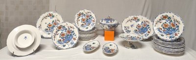 Gien Factory. Earthenware dinner service, Rooster and Peony model. 32 pieces