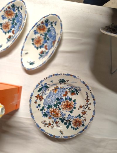 Gien Factory. Earthenware dinner service, Rooster and Peony model. 32 pieces