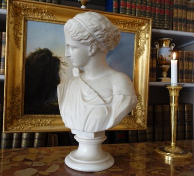 Busto neoclassico di donna in stile antico - marmo scolpito - 47,5 cm
